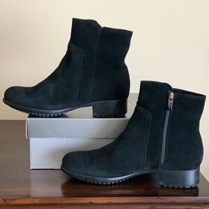 La Canadienne Sheena Black Suede Waterproof Booties Size 9
